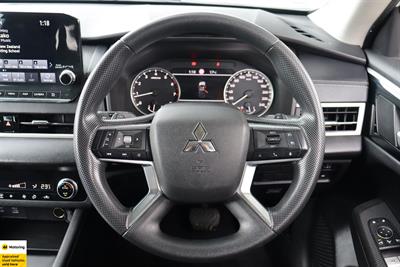 2022 Mitsubishi Outlander - Thumbnail