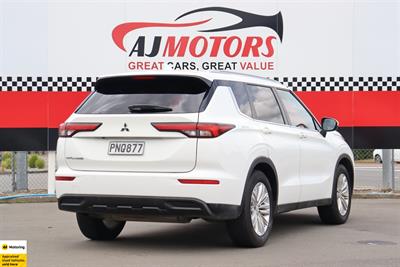 2022 Mitsubishi Outlander - Thumbnail