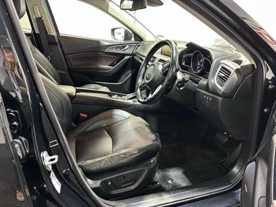 2017 Mazda MAZDA3 - Thumbnail