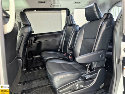 2014 Toyota Esquire - Thumbnail