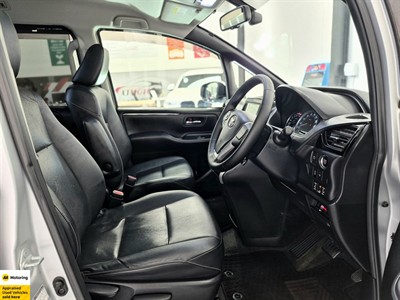 2014 Toyota Esquire - Thumbnail