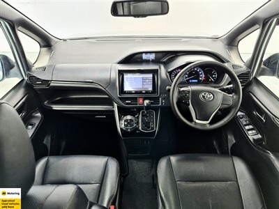 2014 Toyota Esquire - Thumbnail