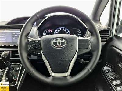 2014 Toyota Esquire - Thumbnail