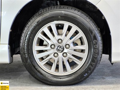 2014 Toyota Esquire - Thumbnail