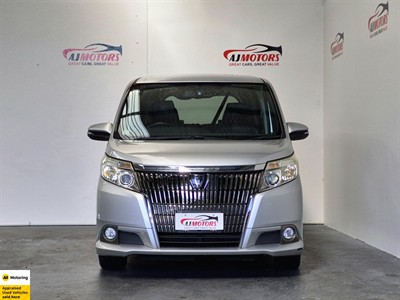 2014 Toyota Esquire - Thumbnail