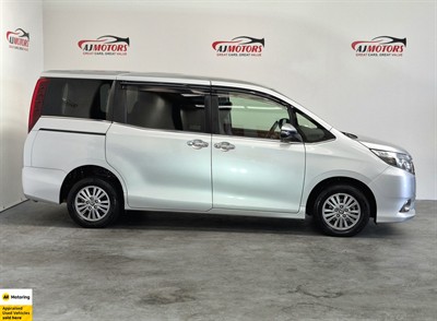 2014 Toyota Esquire - Thumbnail