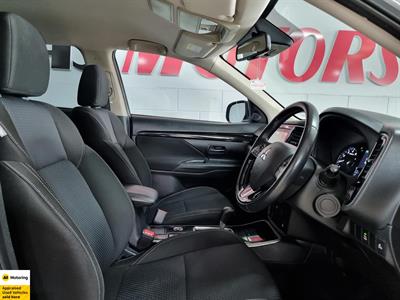 2020 Mitsubishi Outlander - Thumbnail