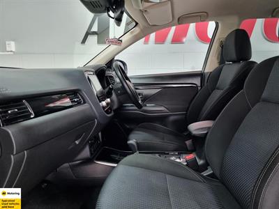2020 Mitsubishi Outlander - Thumbnail