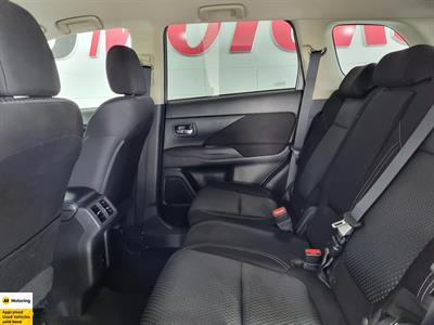 2020 Mitsubishi Outlander - Thumbnail