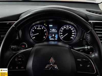 2020 Mitsubishi Outlander - Thumbnail