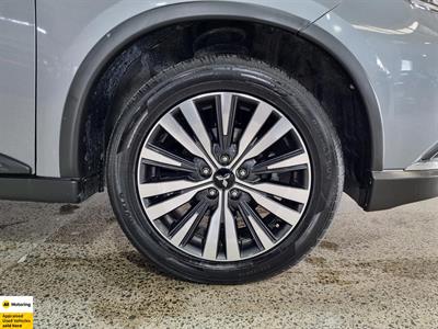 2020 Mitsubishi Outlander - Thumbnail