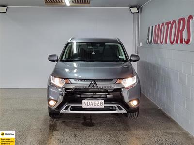 2020 Mitsubishi Outlander - Thumbnail