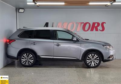 2020 Mitsubishi Outlander - Thumbnail