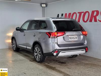 2020 Mitsubishi Outlander - Thumbnail