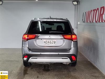 2020 Mitsubishi Outlander - Thumbnail