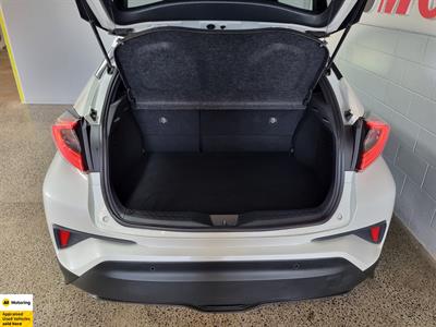 2017 Toyota C-HR - Thumbnail