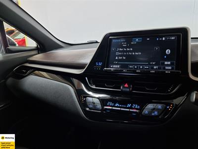 2017 Toyota C-HR - Thumbnail