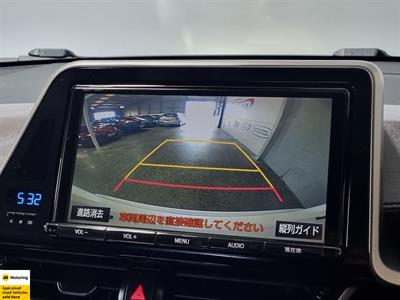 2017 Toyota C-HR - Thumbnail