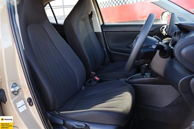 2022 Toyota YARIS CROSS - Thumbnail