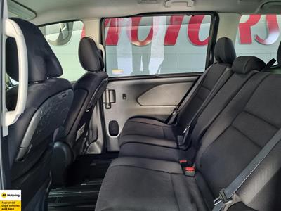 2016 Nissan Serena - Thumbnail