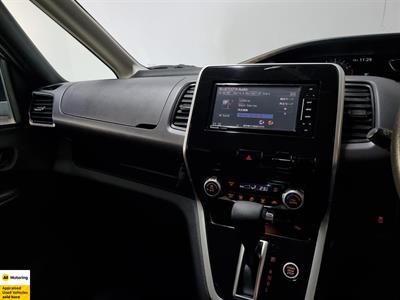 2016 Nissan Serena - Thumbnail