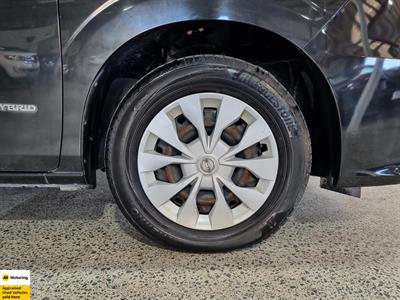 2016 Nissan Serena - Thumbnail