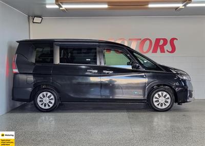 2016 Nissan Serena - Thumbnail