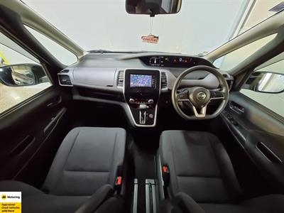 2016 Nissan Serena - Thumbnail