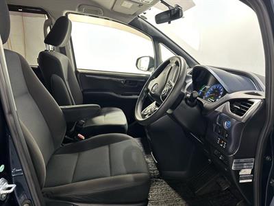 2014 Toyota Voxy - Thumbnail