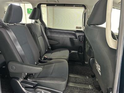 2014 Toyota Voxy - Thumbnail