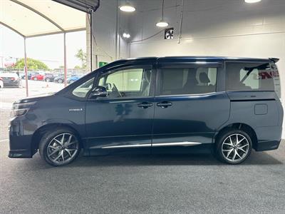 2014 Toyota Voxy - Thumbnail