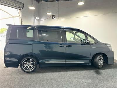 2014 Toyota Voxy - Thumbnail