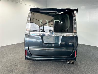 2014 Toyota Voxy - Thumbnail