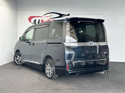 2014 Toyota Voxy - Thumbnail