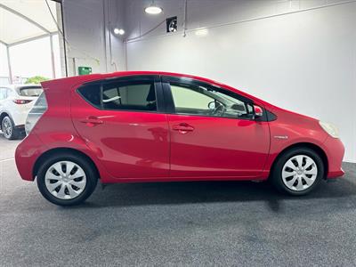 2013 Toyota Aqua - Thumbnail