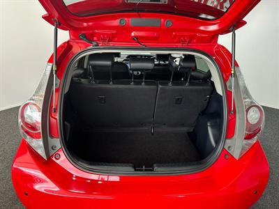2013 Toyota Aqua - Thumbnail