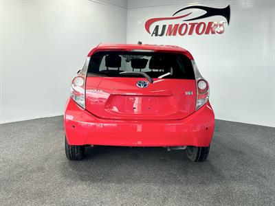 2013 Toyota Aqua - Thumbnail