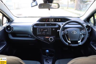2017 Toyota Aqua - Thumbnail