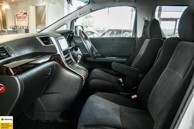 2013 Toyota Vellfire - Thumbnail