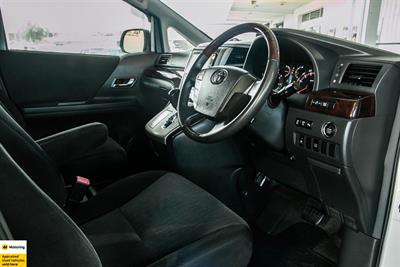 2013 Toyota Vellfire - Thumbnail