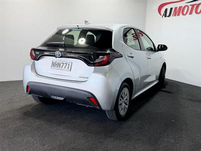 2021 Toyota Yaris - Thumbnail
