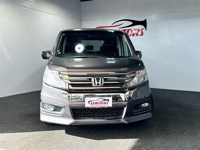 2014 Honda STEPWAGON - Thumbnail