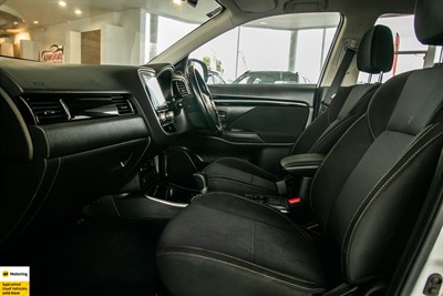 2021 Mitsubishi Outlander - Thumbnail