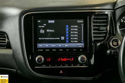 2021 Mitsubishi Outlander - Thumbnail