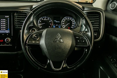 2021 Mitsubishi Outlander - Thumbnail