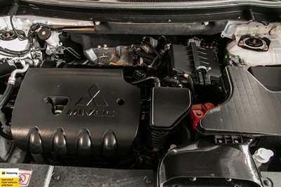 2021 Mitsubishi Outlander - Thumbnail