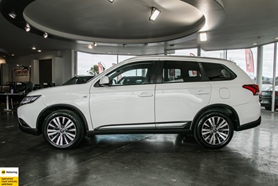 2021 Mitsubishi Outlander - Thumbnail