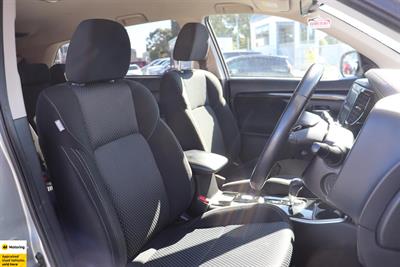 2020 Mitsubishi Outlander - Thumbnail