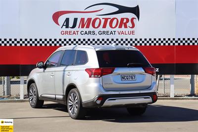 2020 Mitsubishi Outlander - Thumbnail