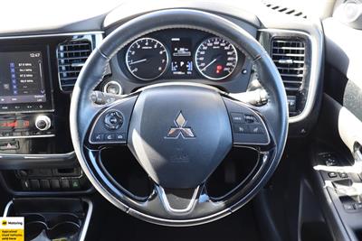 2020 Mitsubishi Outlander - Thumbnail